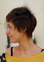 fryzury krótkie cieniowane włosy - uczesanie damskie zdjęcie numer 206A